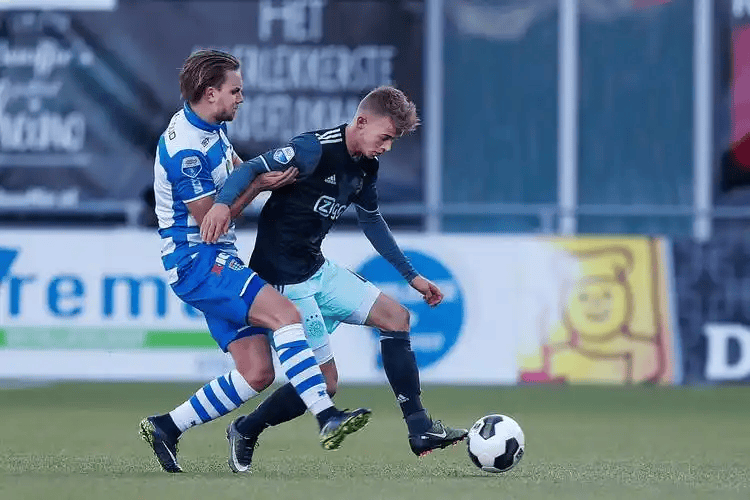 德布劳内赛事官方发布赛事规则更新新规费耶诺德围绕欧联临场应变，转会期比利亚雷亚尔调整名单以备亚冠直接炸裂的简单介绍-一竞技娱乐